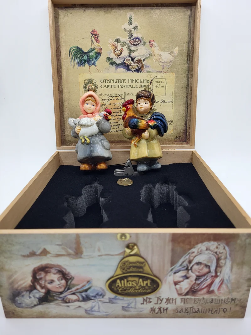 Junge mit Hahn und Mädchen mit Huhn, 2er Set, in Holzbox, AtlasArt