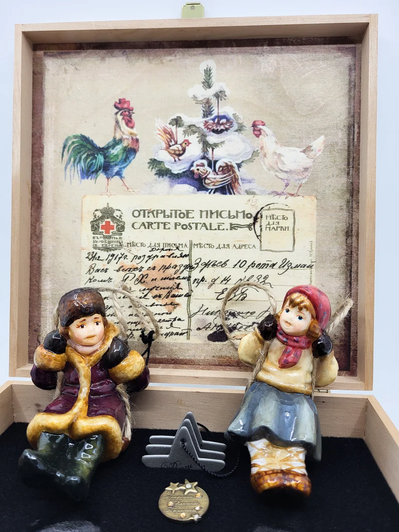Junge und Mädchen auf Schaukel, 2er Set, in Holzbox von AtlasArt