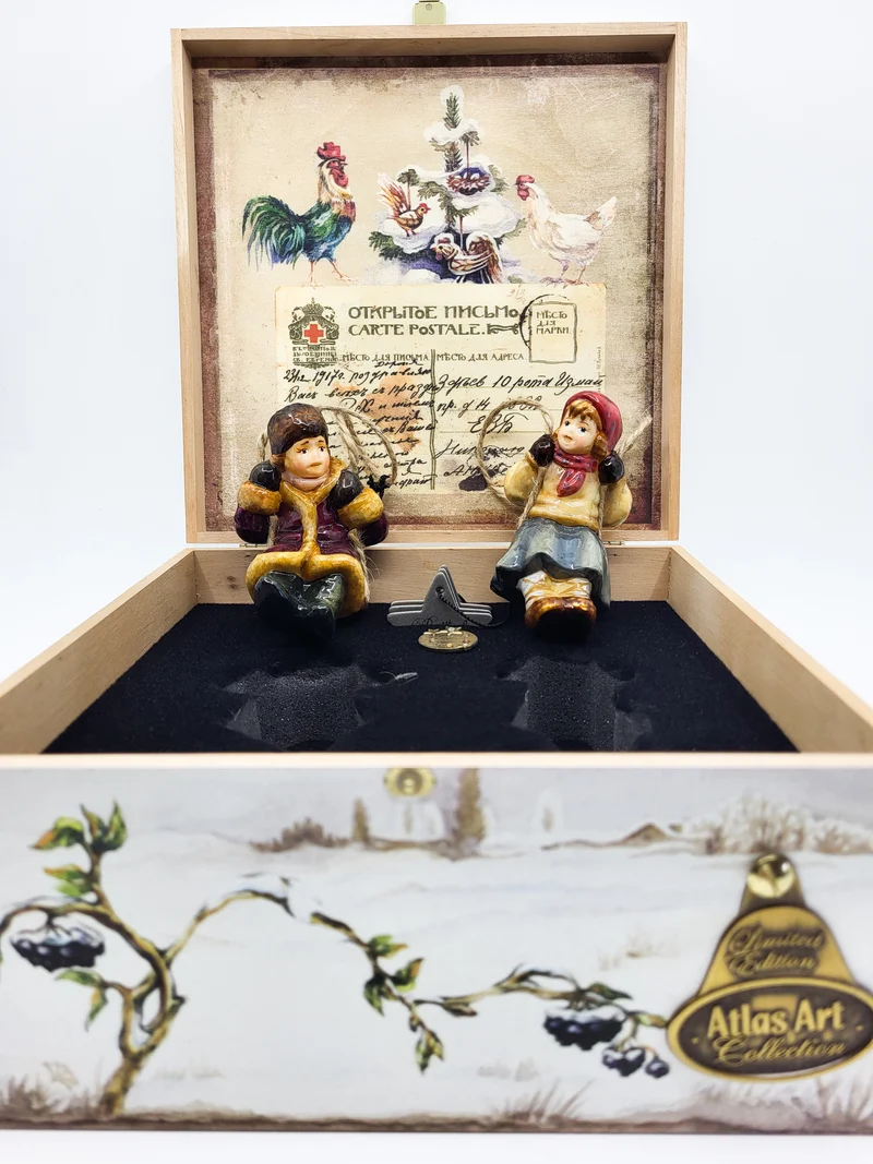 Junge und Mädchen auf Schaukel, 2er Set, in Holzbox von AtlasArt