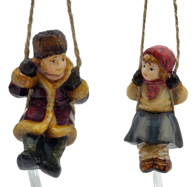 Junge und Mädchen auf Schaukel, 2er Set, in Holzbox von AtlasArt