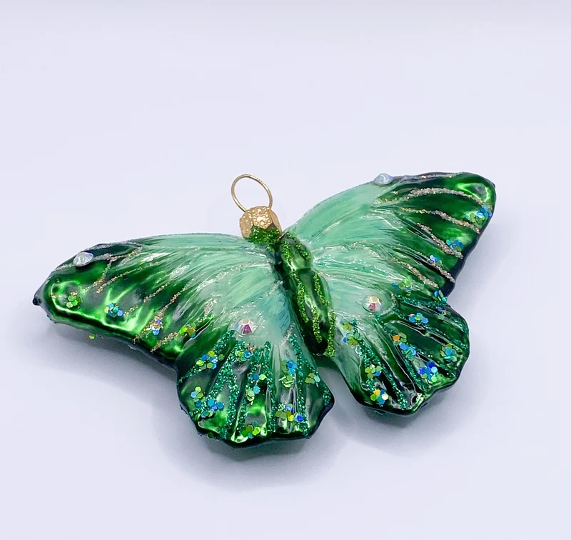 Grüner Schmetterling mit Schmucksteinen