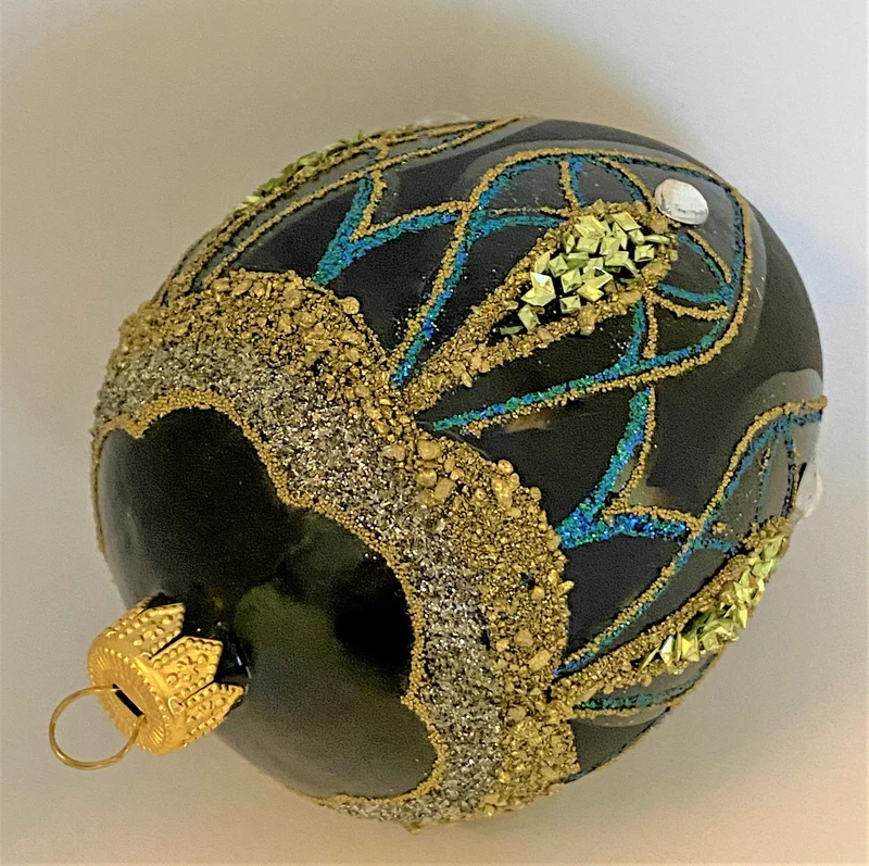 Ei-Form dunkelblau mit goldenem und blauem Glitterdekor und Strasssteinchen in Tropfenform