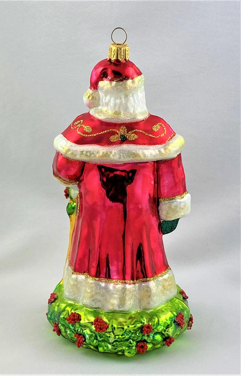 Weihnachtsmann im roten Mantel mit schönem Cape