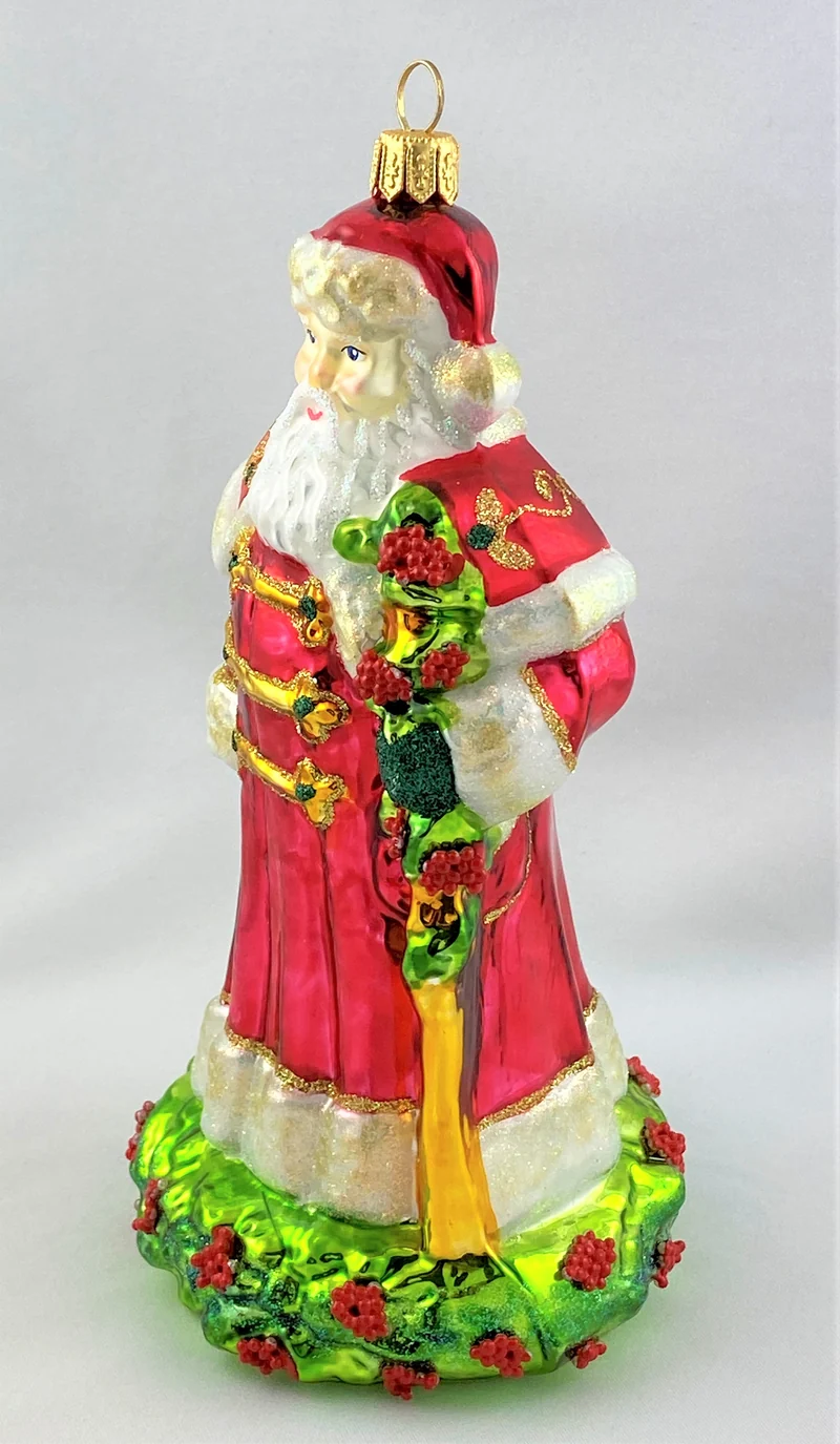 Weihnachtsmann im roten Mantel mit schönem Cape