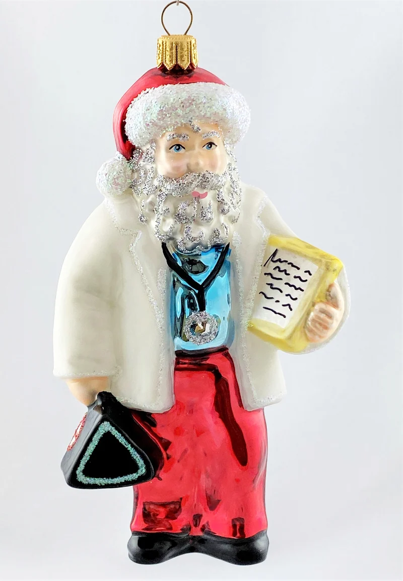 Santa Claus mit schwarzem Arztkoffer und Stethoskop