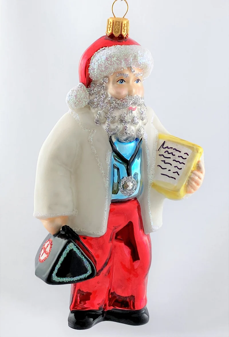 Santa Claus mit schwarzem Arztkoffer und Stethoskop