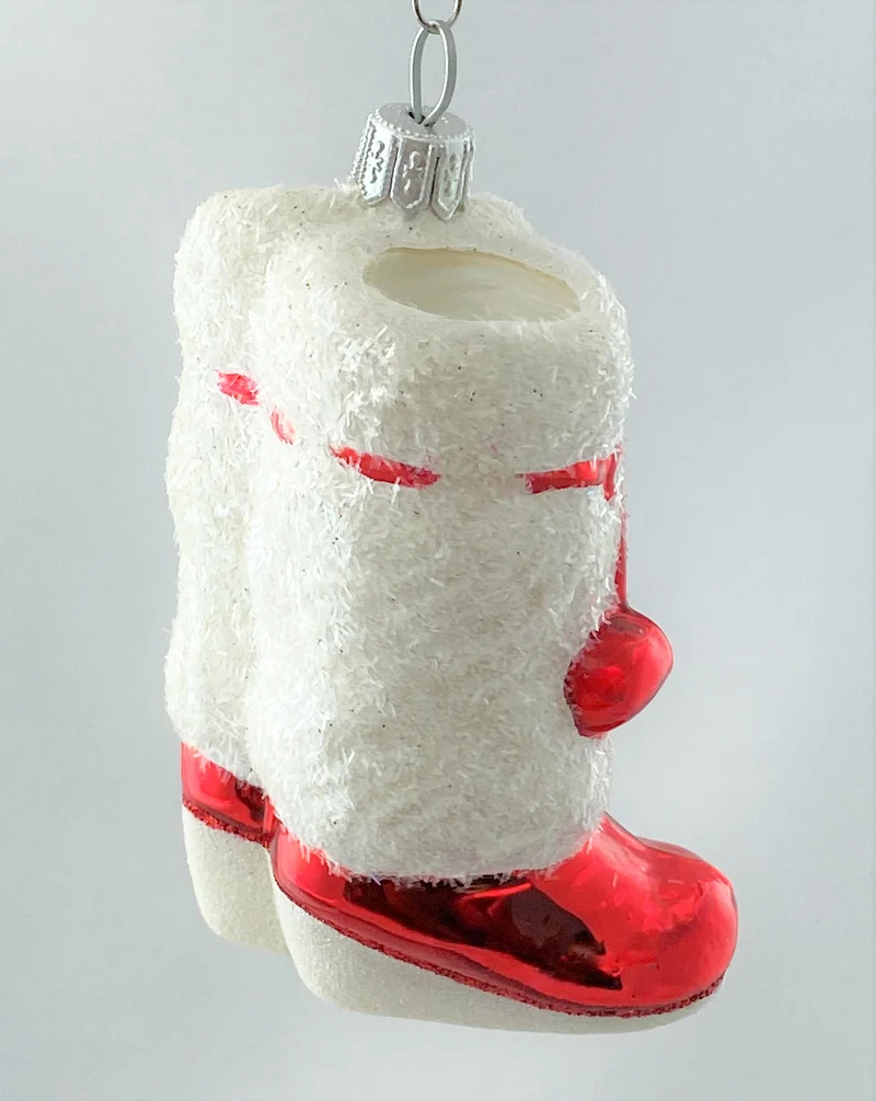 Hübsche Winterstiefel mit roten Bommeln