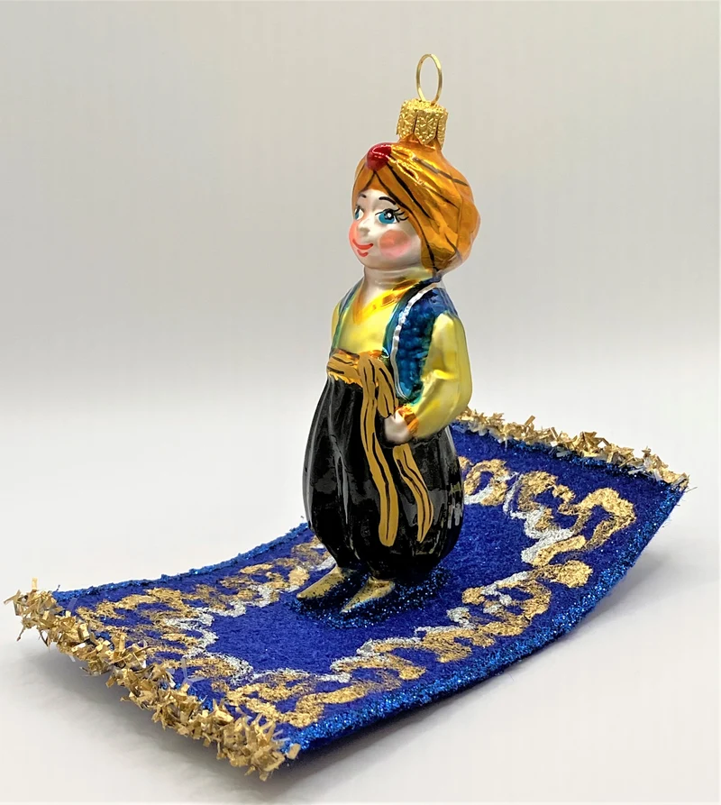Aladin kommt auf dem fliegenden Teppich