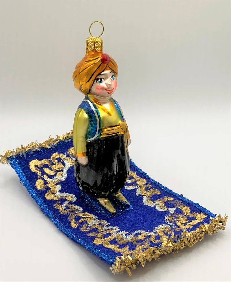 Aladin kommt auf dem fliegenden Teppich