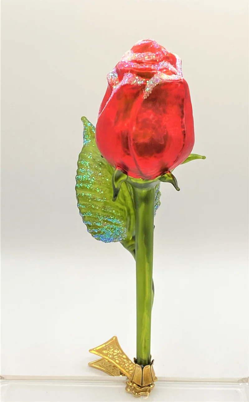 Rote Rose mit Blatt auf Clip