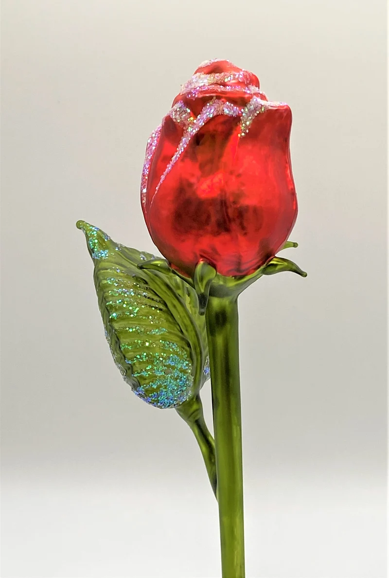Rote Rose mit Blatt auf Clip