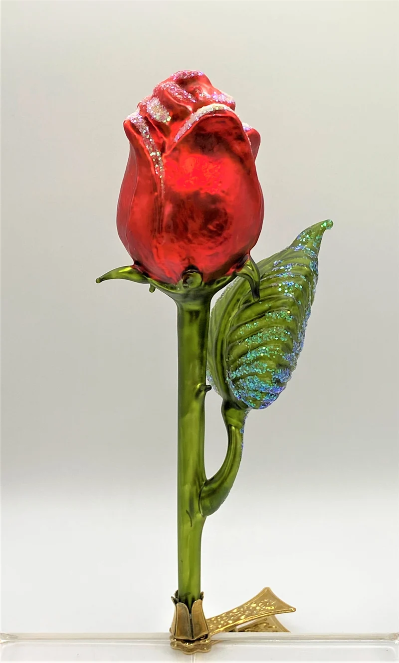 Rote Rose mit Blatt auf Clip
