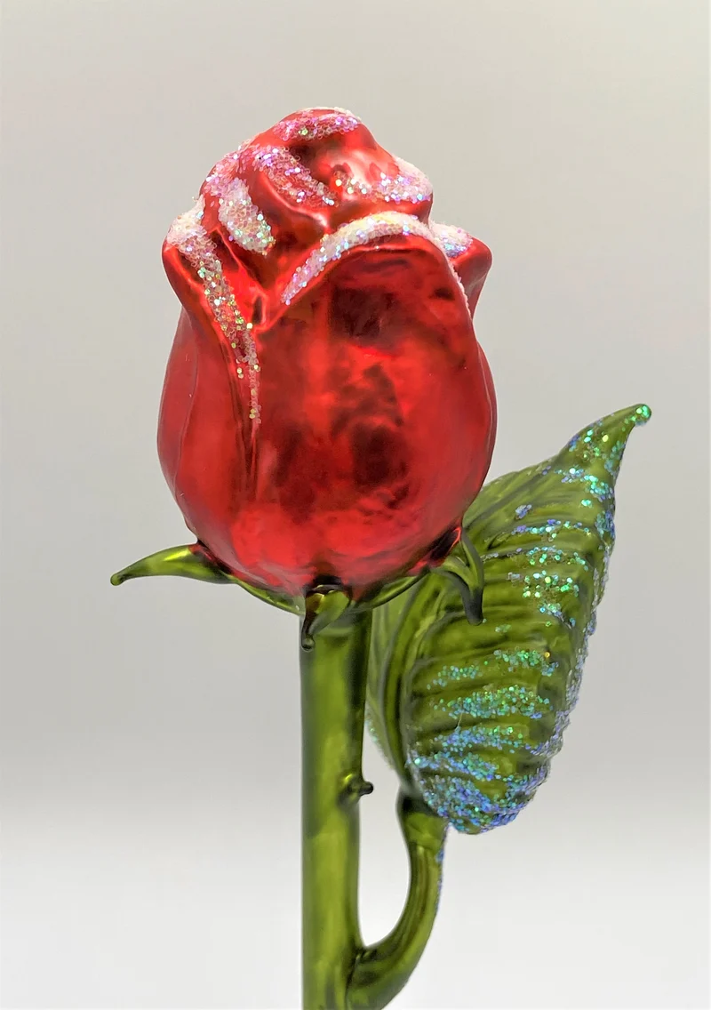 Rote Rose mit Blatt auf Clip