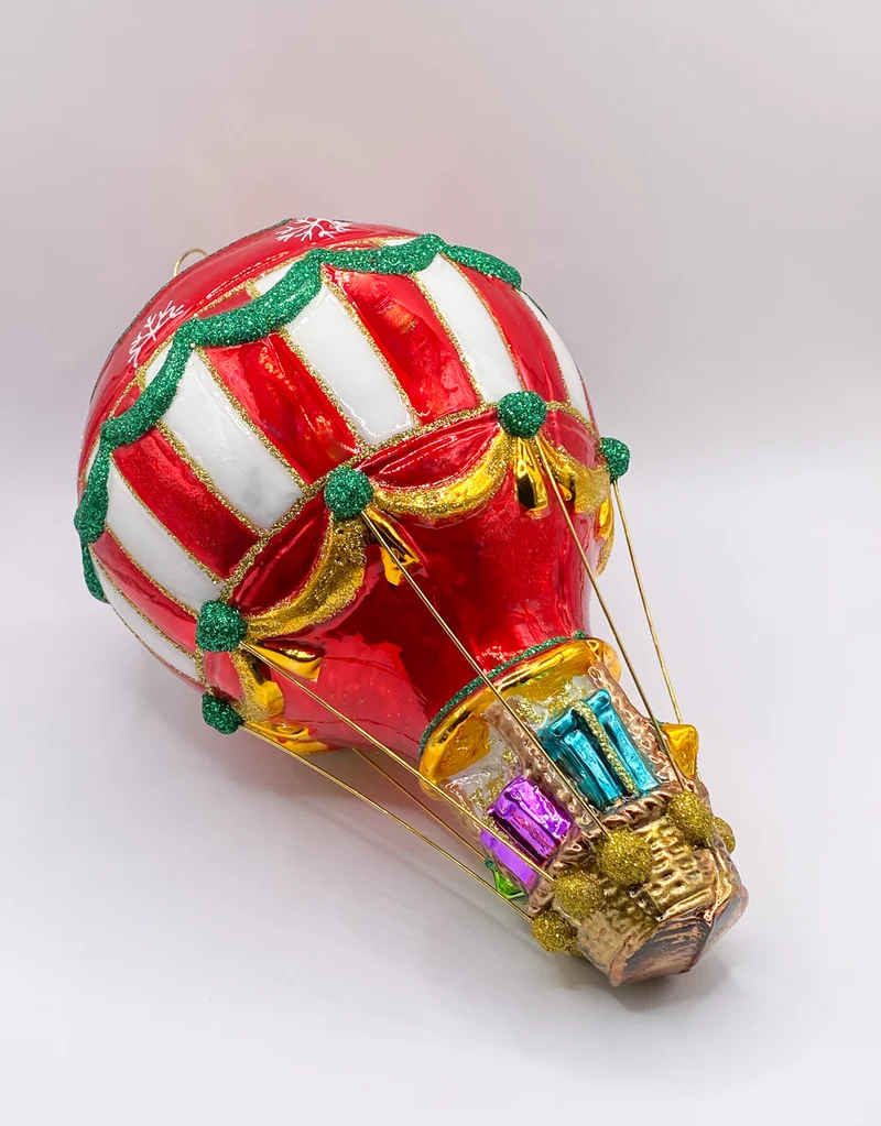 Grosser Heissluftballon mit Geschenken, Montgolfier