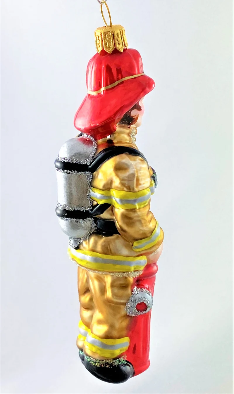 Feuerwehrmann mit Sauerstoffgerät, braunes Gewand