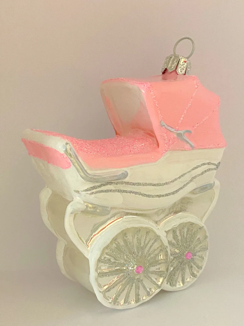 Nostalgischer Kinderwagen, rosa