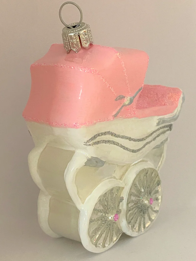 Nostalgischer Kinderwagen, rosa
