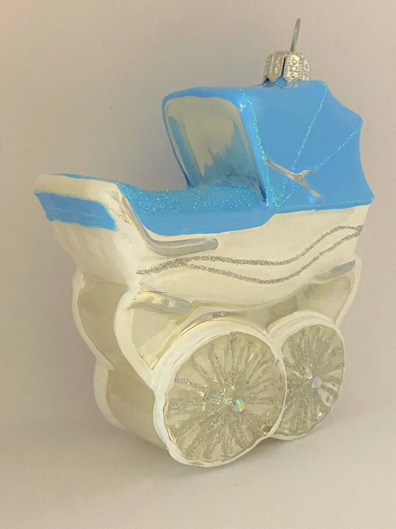 Nostalgischer Kinderwagen, blau