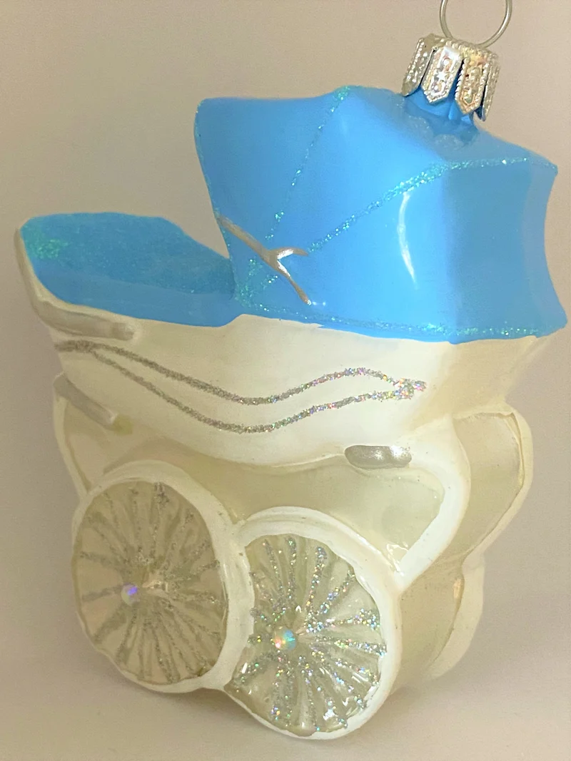 Nostalgischer Kinderwagen, blau