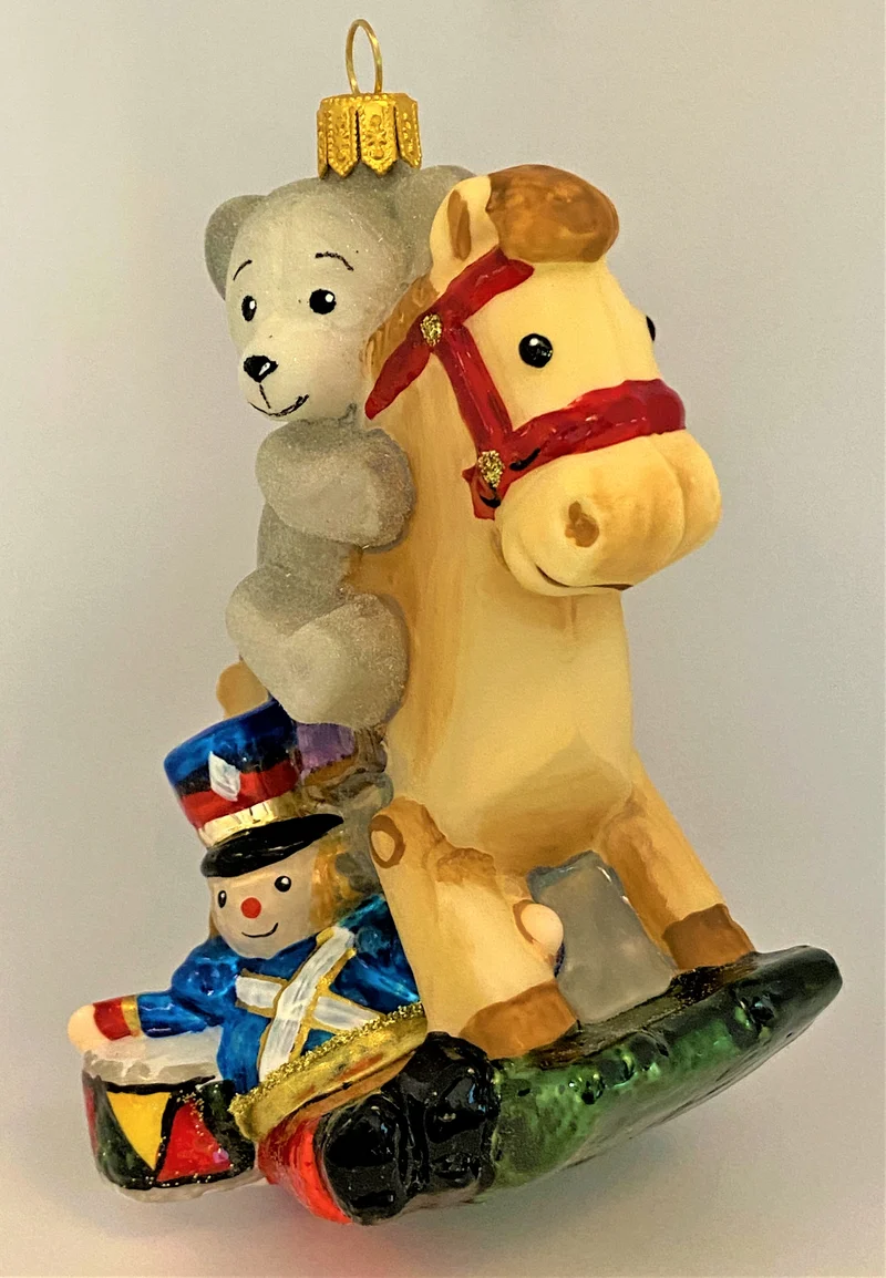 Der Teddy-Bär reitet auf dem Schaukelpferdchen, KOMOZJA MOSTOWSKI