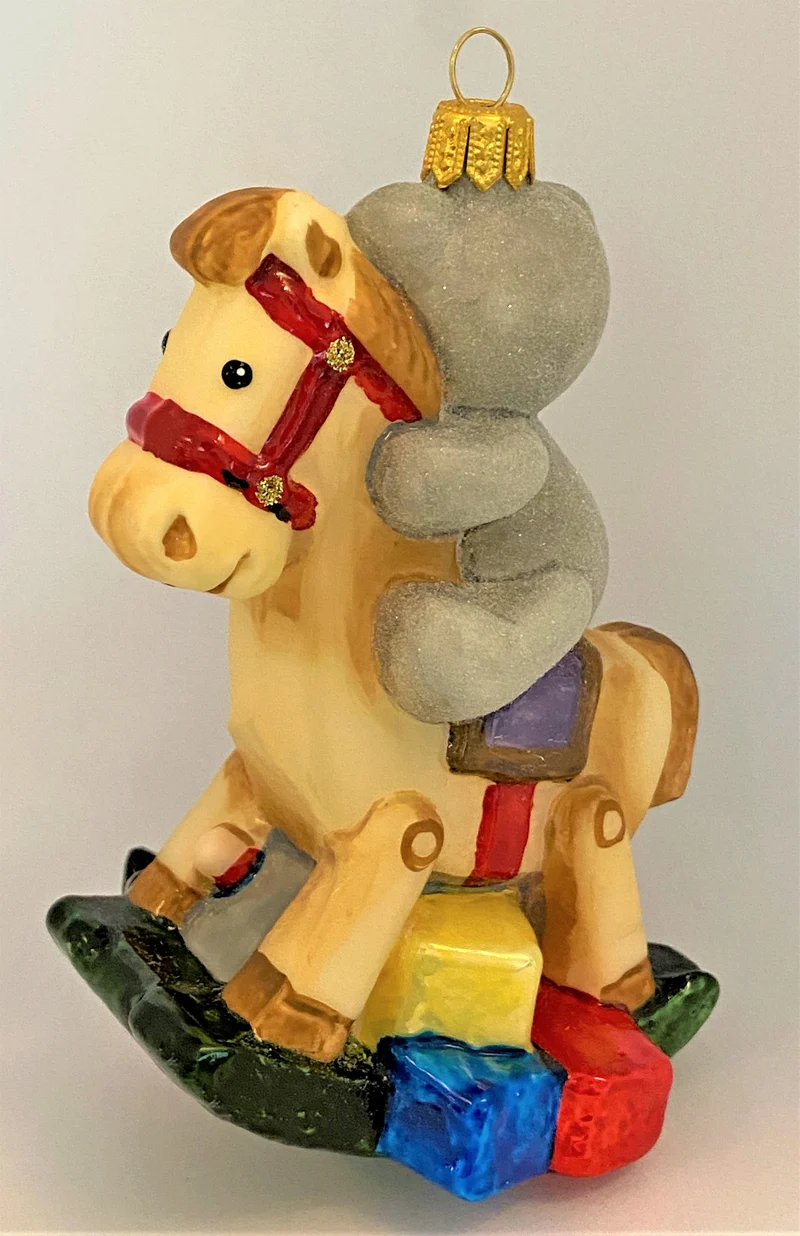 Der Teddy-Bär reitet auf dem Schaukelpferdchen, KOMOZJA MOSTOWSKI
