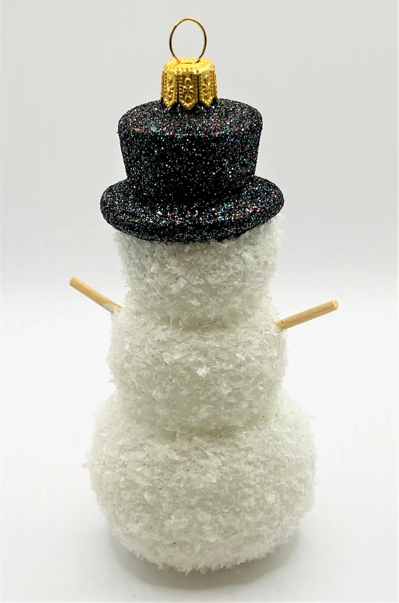 Schneemann mit schwarzem Hut und bunten Knöpfen