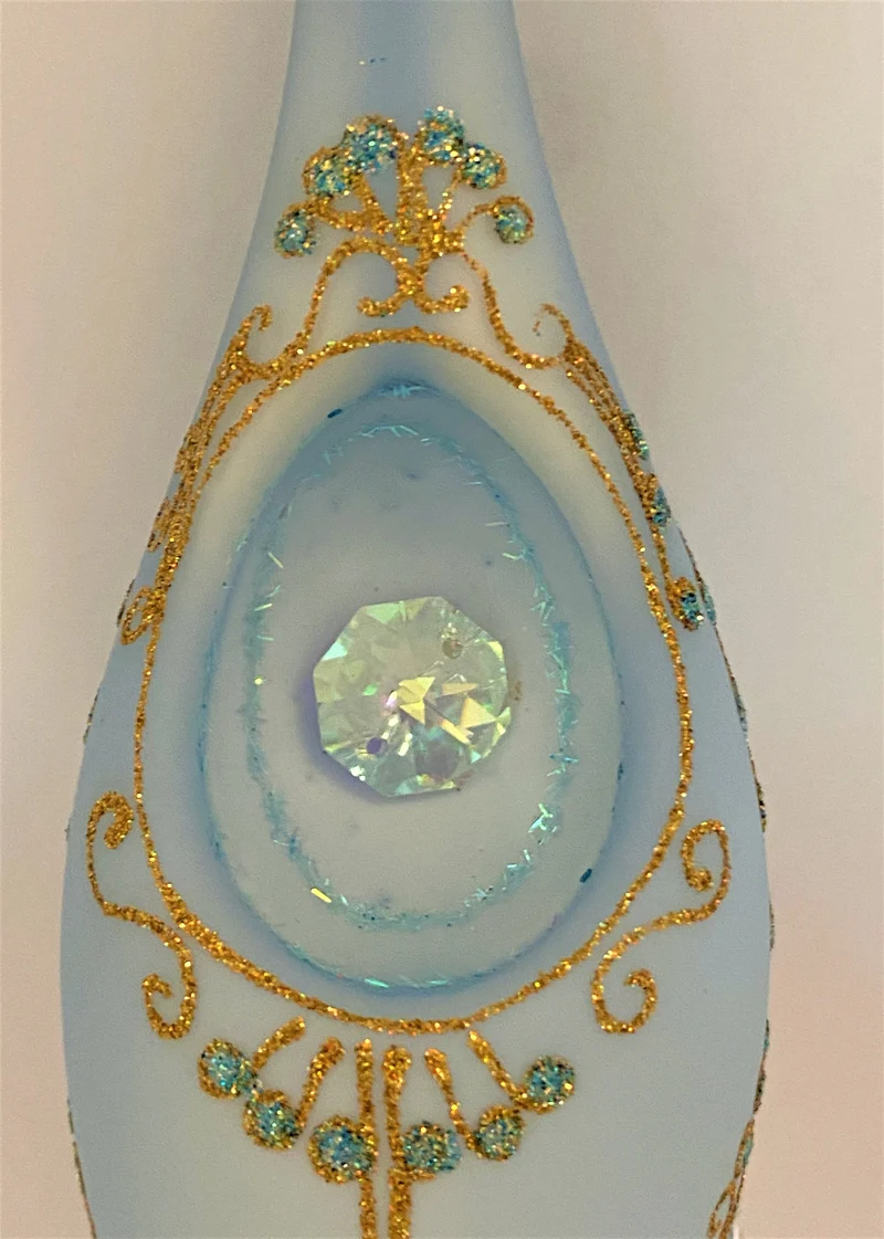 Zapfenform hellblau mit Gold-Dekor und Schmucksteinen