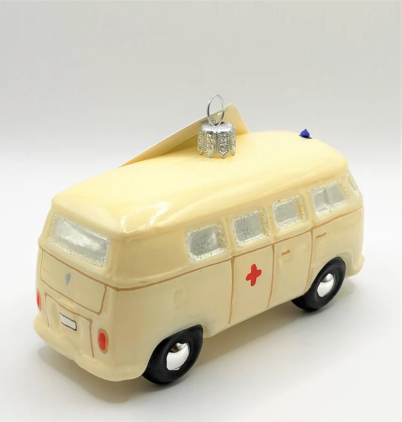 Nostalgischer VW-Krankenwagen