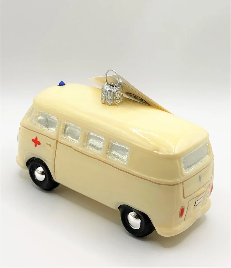 Nostalgischer VW-Krankenwagen