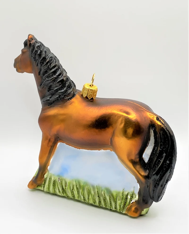 Braunes Pferd mit schwarzer Mähne