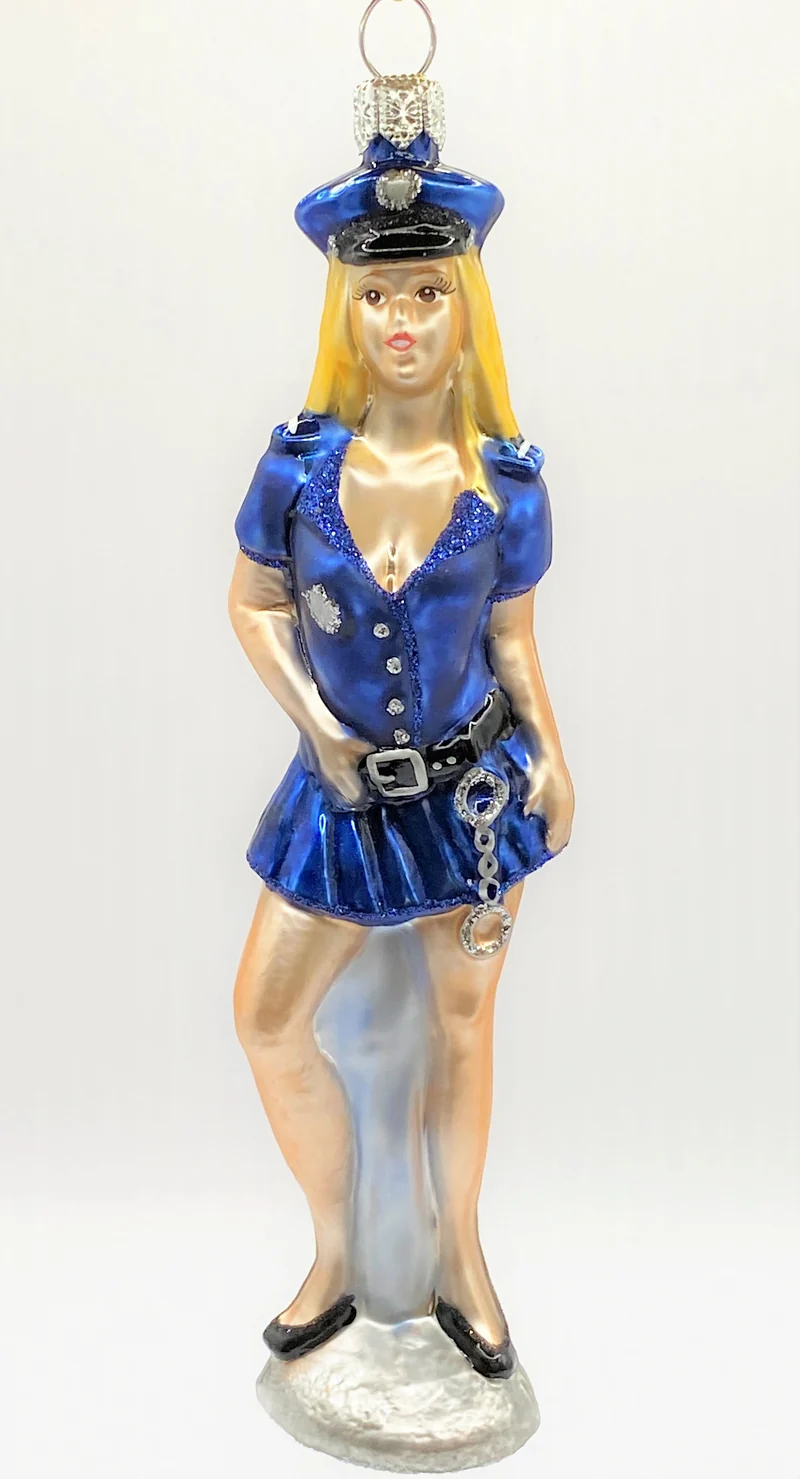 Polizistin im kurzen Kleidchen