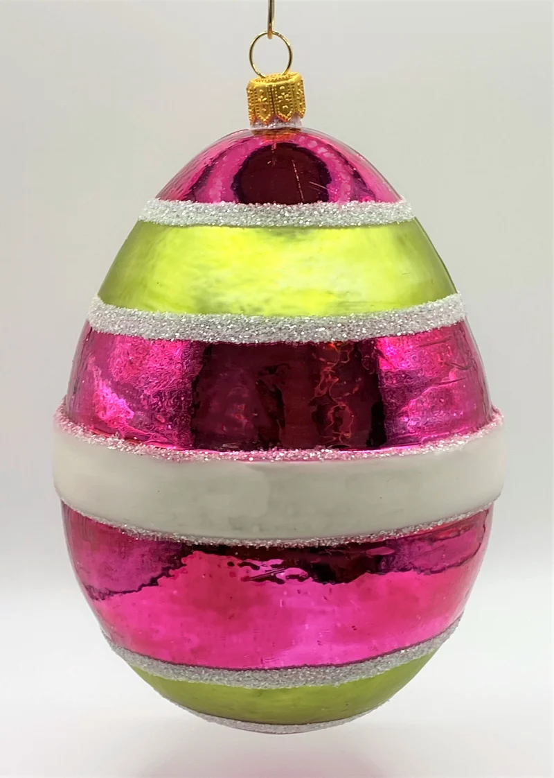 Grosses pink und grün gestreiftes Osterei mit weisser Schleife