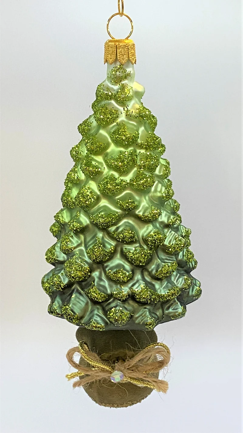 Grüner Weihnachtsbaum im Topf