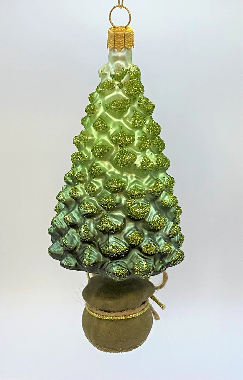Grüner Weihnachtsbaum im Topf