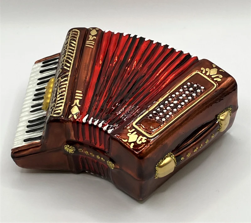 Grosse Handorgel mit rotem Balg, Akkordeon