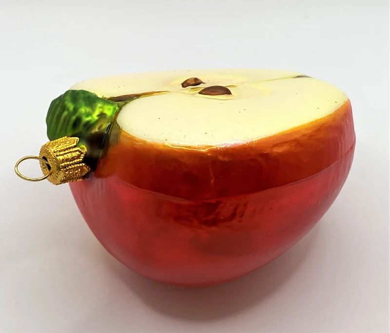 Halber roter Apfel mit Apfelkernen