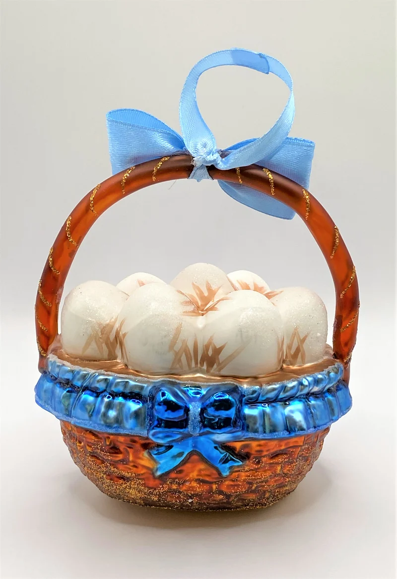 Eier-Körbchen mit blauer Schleife