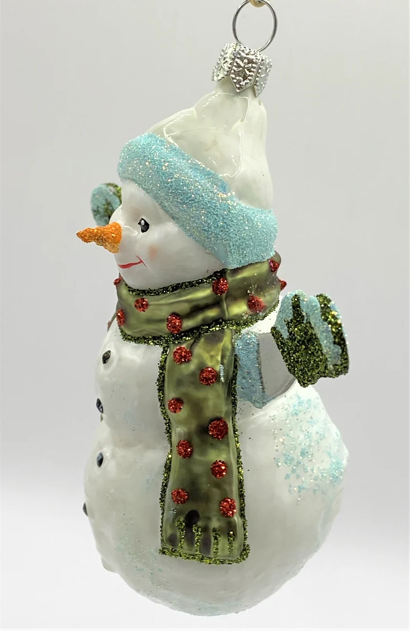 Schneemann mit grünem rot getupftem Schal