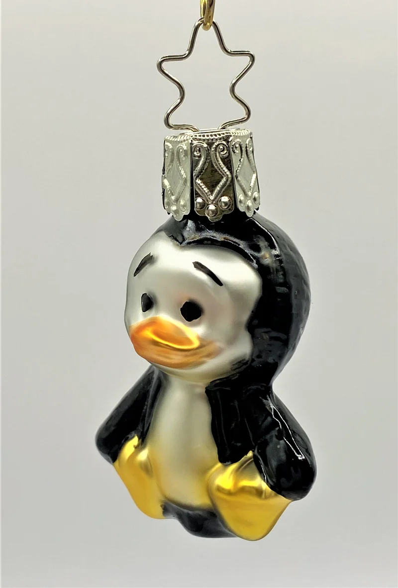 Kleiner verschmitzter Pinguin