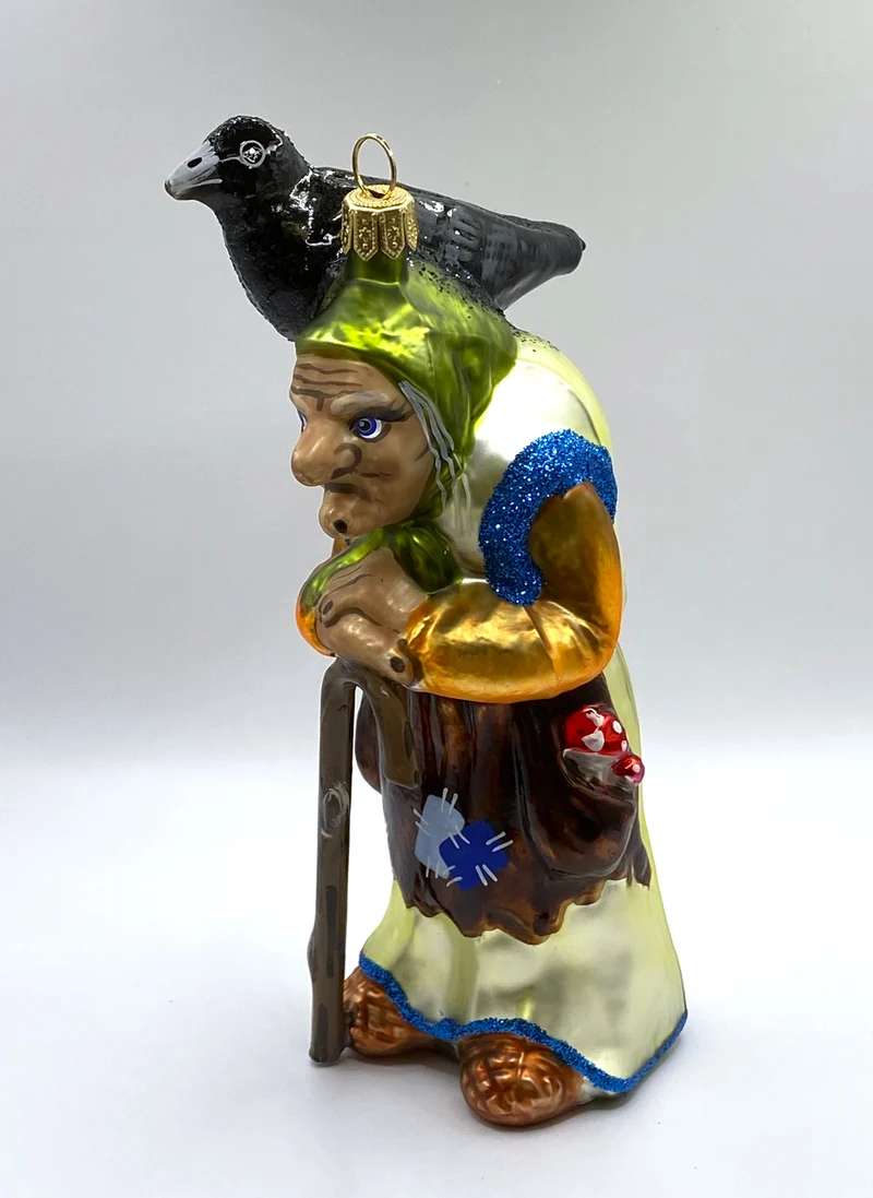 Baba Jaga mit Rabe auf der Schulter