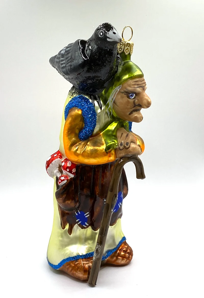 Baba Jaga mit Rabe auf der Schulter