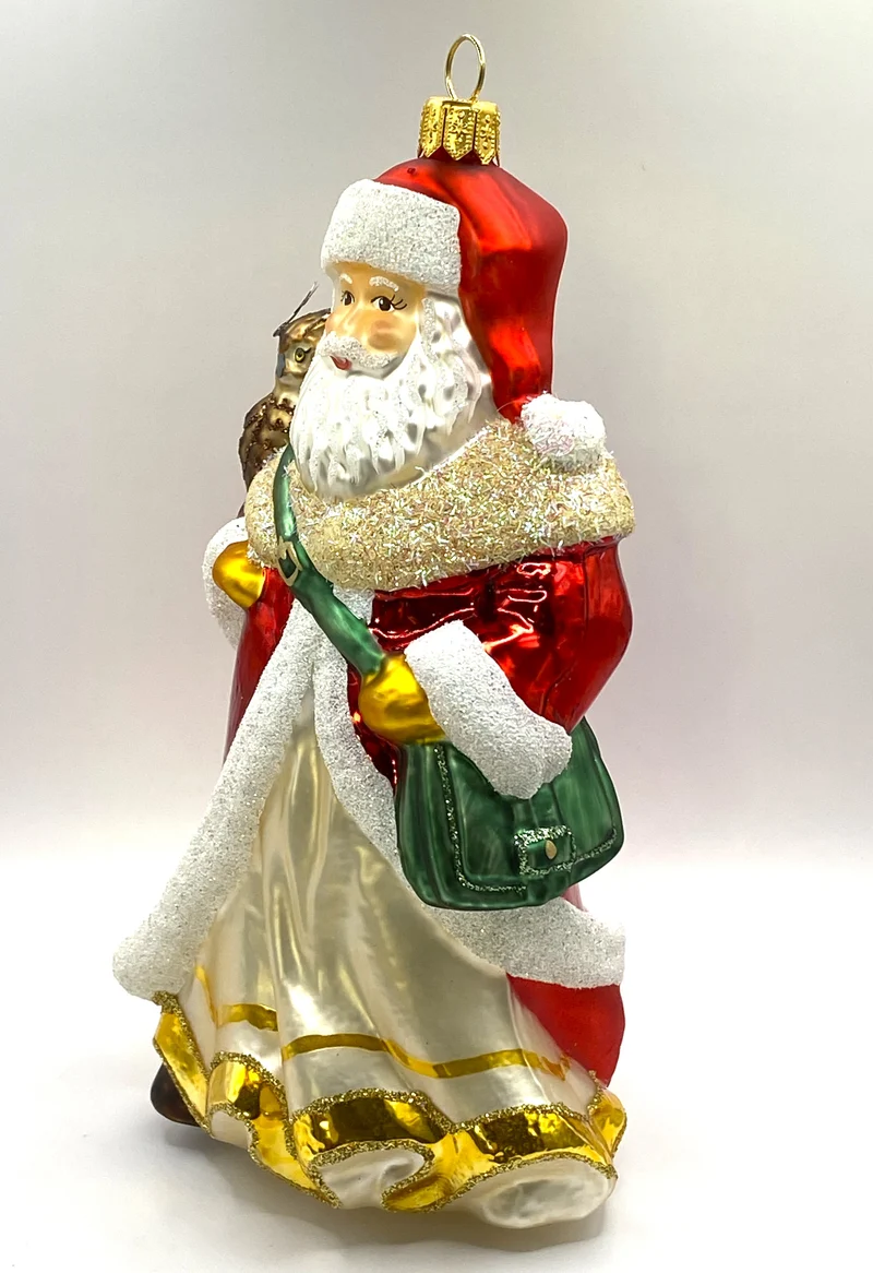 Weihnachtsmann mit Uhu auf der Schulter
