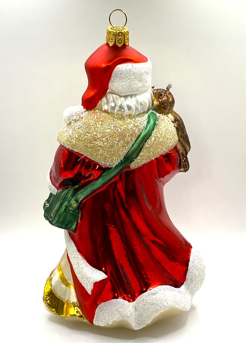 Weihnachtsmann mit Uhu auf der Schulter