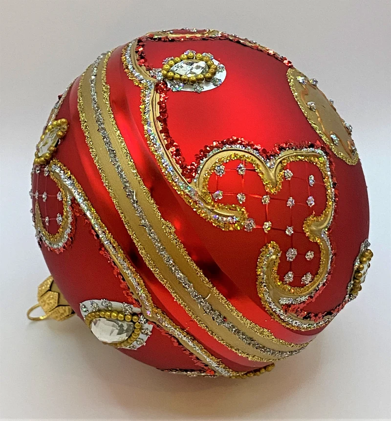 Kugel warmes Rot mit Barock Muster, silberne Steine
