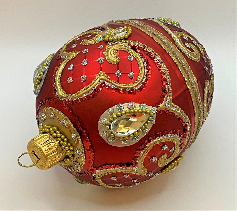 Warmrotes Faberge-Ei mit Barock Muster, silberne Steine