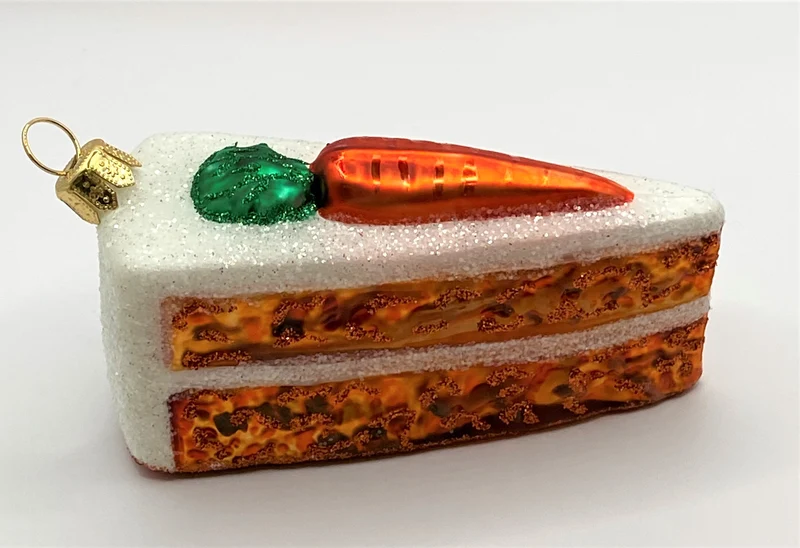 Rüeblitorten Stück mit Zuckerguss