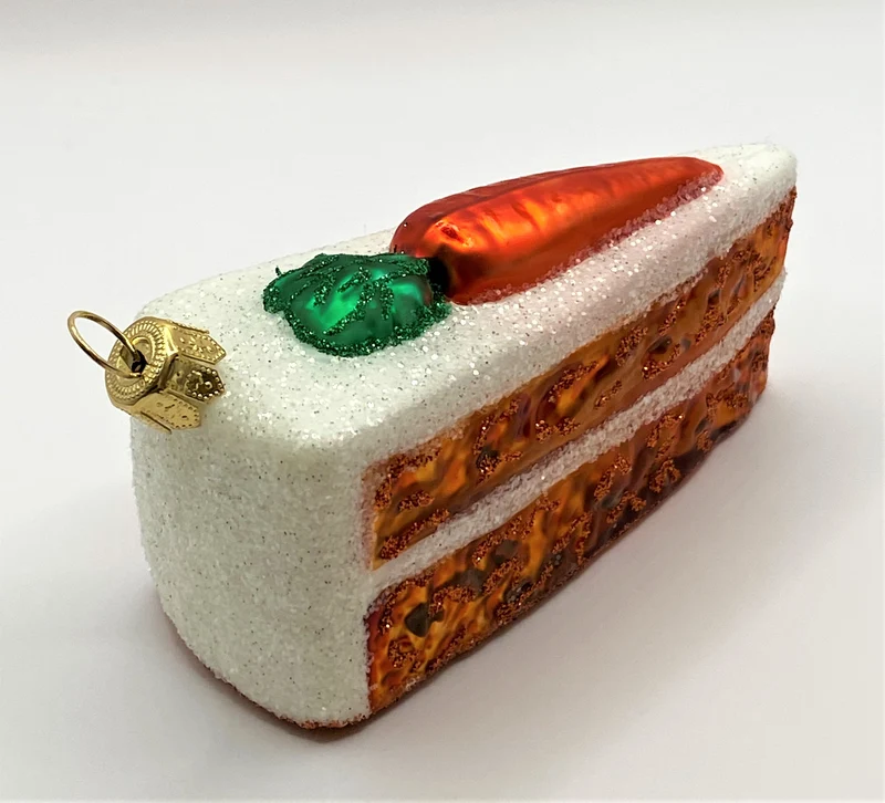 Rüeblitorten Stück mit Zuckerguss