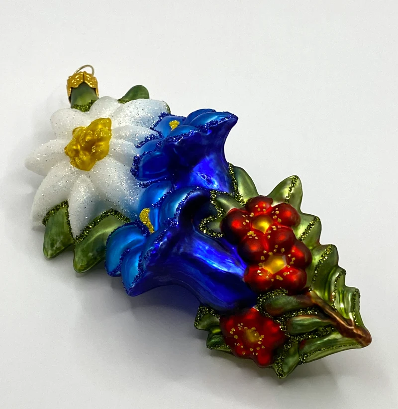 Sträusschen mit Schweizer Alpenblumen