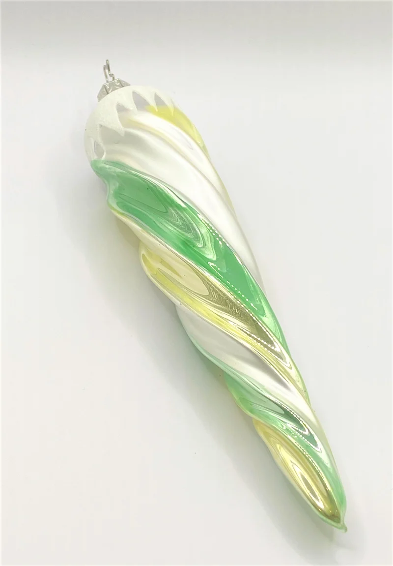 Verschneiter langer Zapfen in Silber/Grün/Mint Dekor