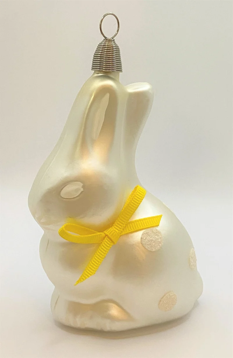 Weisser sitzender Osterhase